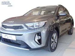Gris / plata Usado 2024 Kia Stonic SUV | 18.700 € (Precio justo)