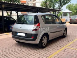Gris / plata Usado 2005 Renault Scénic II Privilege Monovolumen | 2500 € (Buen precio)