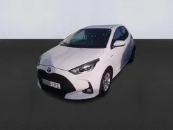Blanco Usado 2021 Toyota Yaris Hybrid Active Utilitario | 18.600 € (Precio justo)