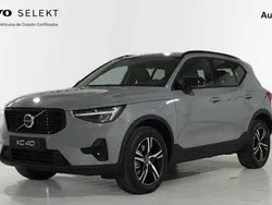 Gris Nuevo 2025 Volvo XC40 Plus SUV | 43.900 € (Precio justo)