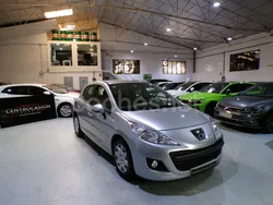 Gris / plata Usado 2011 Peugeot 207 Active Berlina | 6990 € (Precio justo)
