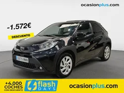 Negro Usado 2024 Toyota Aygo Play Utilitario | 16.350 € (Un poco caro)