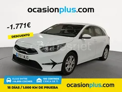 Blanco Usado 2023 Kia Ceed Berlina | 19.490 € (Precio justo)