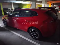 Rojo Usado 2017 Volvo V40 Momentum Familiar | 14.500 € (Precio justo)