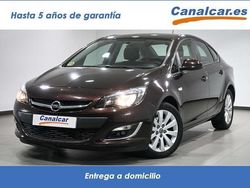 Marrón Usado 2013 Opel Astra Selective Berlina | 6431 € (Precio justo)