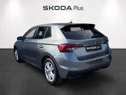 Gris Usado 2024 Skoda Fabia Selection Berlina | 16.345 € (Buen precio)
