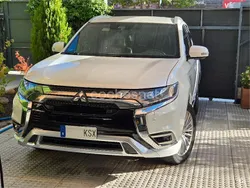 Blanco Usado 2019 Mitsubishi Outlander P-HEV SUV | 20.000 € (Precio justo)