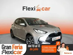 Gris / plata Usado 2022 Toyota Yaris Hybrid Style Berlina | 20.290 € (Precio justo)