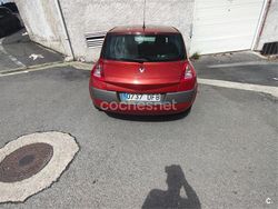 Rojo Usado 2004 Renault Mégane II Dynamique Berlina | 3100 € (Un poco caro)