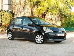 Negro Usado 2006 Renault Clio II Authentique Berlina | 4400 € (Precio justo)
