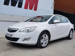 Blanco Usado 2011 Opel Astra Edition Berlina | 6900 € (Un poco caro)