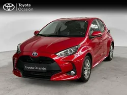 Rojo Usado 2024 Toyota Yaris Hybrid Active | 22.750 € (Precio justo)