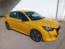 Amarillo Usado 2023 Peugeot 208 Active Utilitario | 16.120 € (Precio justo)