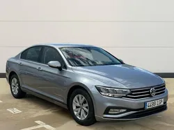 Gris / plata Usado 2020 VW Passat Berlina | 18.900 € (Precio justo)