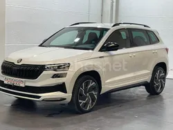 Blanco Usado 2023 Skoda Karoq SportLine SUV | 24.000 € (Precio justo)