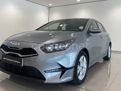 Gris / plata Usado 2024 Kia Ceed Berlina | 18.609 € (Precio justo)