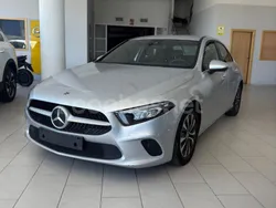 Gris / plata Usado 2021 Mercedes A180 Berlina | 25.500 € (Precio justo)