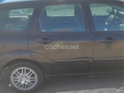 Negro Usado 2001 Ford Focus Ambiente Berlina | 2000 €