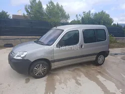 Gris / plata Usado 2009 Peugeot Partner Tepee Monovolumen | 1400 €
