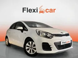 Blanco Usado 2017 Kia Rio Berlina | 8890 € (Buen precio)
