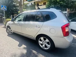 Gris / plata Usado 2007 Kia Carens Monovolumen | 3700 € (Precio justo)