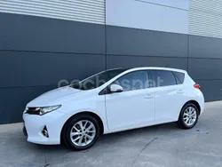 Blanco Usado 2014 Toyota Auris Business Edition Berlina | 10.990 € (Precio justo)