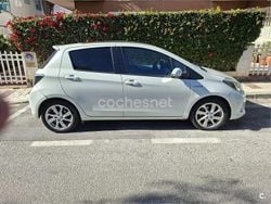 Blanco Usado 2014 Toyota Yaris Hybrid Active Berlina | 9700 € (Buen precio)