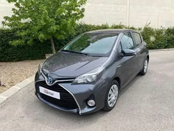 Gris Usado 2015 Toyota Yaris Hybrid Advance | 13.290 € (Precio justo)