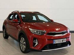 Rojo Usado 2023 Kia Stonic SUV | 18.200 € (Un poco caro)