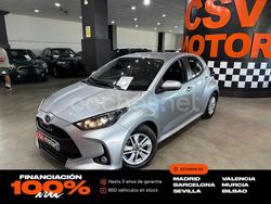 Gris / plata Usado 2023 Toyota Yaris Hybrid Active Berlina | 16.250 € (Super precio)