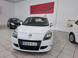Blanco Usado 2012 Renault Scénic III Authentique Monovolumen | 8700 € (Un poco caro)