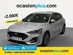 Gris / plata Usado 2023 Ford Focus ST-Line Berlina | 17.050 € (Precio justo)