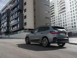 Azul Nuevo 2024 BMW X1 SUV | 42.975 € (Precio justo)