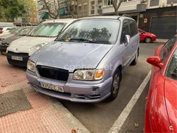 Gris / plata Usado 2003 Hyundai Trajet GLS Monovolumen | 1300 €