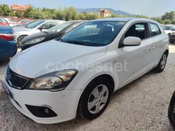 Blanco Usado 2011 Kia ProCeed Plus Utilitario | 5490 €