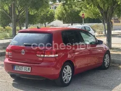 Rojo Usado 2010 VW Golf VI Advance Berlina | 4900 € (Precio justo)