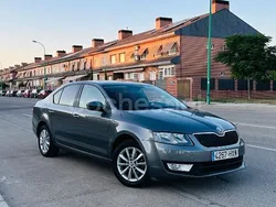 Gris / plata Usado 2014 Skoda Octavia Elegance Berlina | 6999 € (Precio justo)