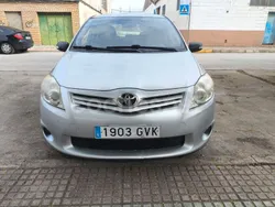 Gris / plata Usado 2010 Toyota Auris Active Berlina | 5000 € (Precio justo)