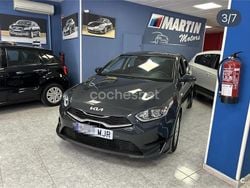 Gris / plata Usado 2023 Kia Ceed Style Berlina | 20.900 €