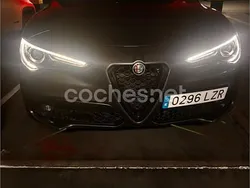 Gris / plata Usado 2022 Alfa Romeo Stelvio Veloce SUV | 38.600 € (Caro)