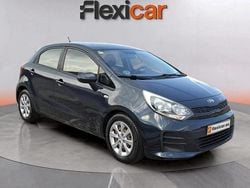 Azul Usado 2016 Kia Rio Berlina | 8990 € (Precio justo)