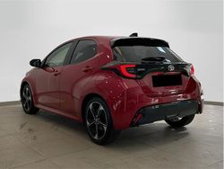 Rojo Usado 2025 Toyota Yaris Hybrid Plus Berlina | 26.900 € (Caro)