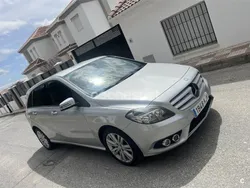 Gris / plata Usado 2018 Mercedes B180 Monovolumen | 8600 €
