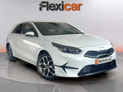 Blanco Usado 2023 Kia Ceed Berlina | 15.990 € (Precio justo)