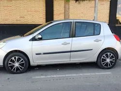 Gris Usado 2010 Renault Clio II Expression Utilitario | 4300 € (Precio justo)