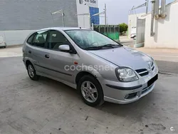 Gris / plata Usado 2005 Nissan Almera Tino Acenta Monovolumen | 3000 €