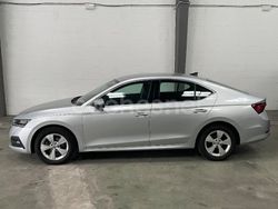 Gris / plata Usado 2021 Skoda Octavia Ambition Berlina | 15.900 € (Precio justo)