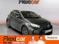 Gris / plata Usado 2022 Toyota Yaris Hybrid Plus Berlina | 21.490 € (Precio justo)