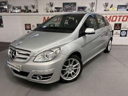 Plateado Usado 2010 Mercedes B180 Sport Edition Monovolumen | 7450 € (Precio justo)
