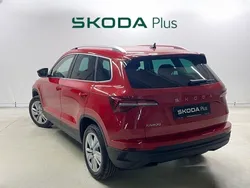 Rojo Usado 2024 Skoda Karoq Selection SUV | 28.900 € (Caro)